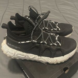 Under Armour Fat Tire Sneaker sz 9.5